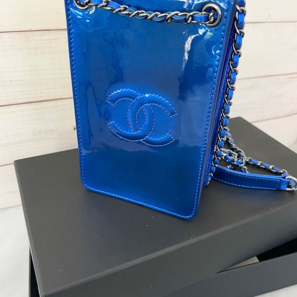 CHANEL PATENT LEATHER CC  CROSSBODY - Picture 4 of 7
